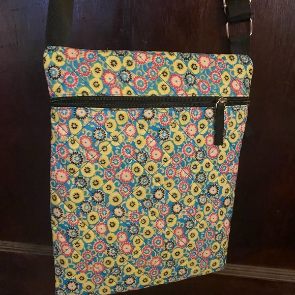 NWOT Floral Quilted Crossbody Bag - Picture 3 of 6